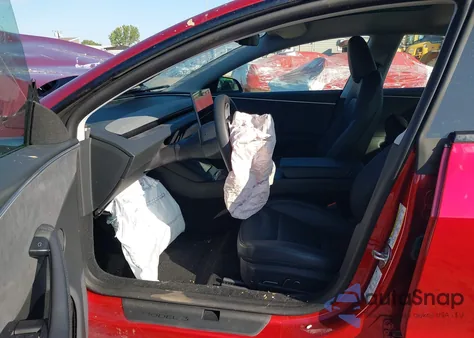 2024 Tesla Model 3 из США, поврежденный, VIN 5YJ3E1EB1RF742100